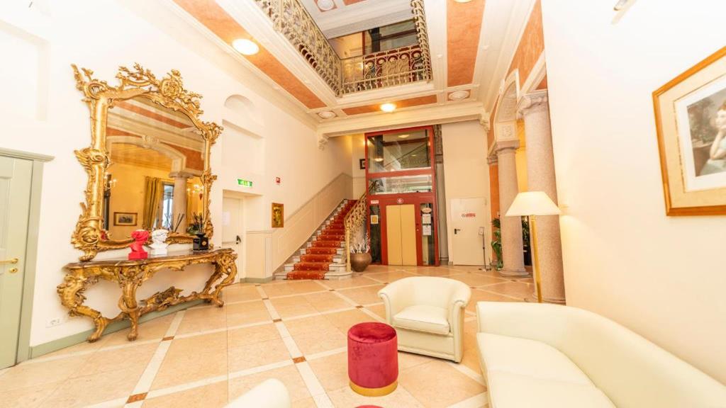 Hotel Pallanza, Italien, Verbania. Großes 2