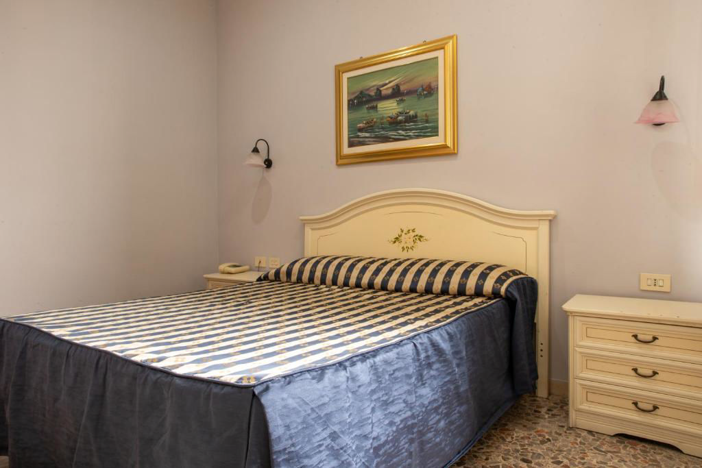 Hotel Ventura, Italien, Rom. Großes 7